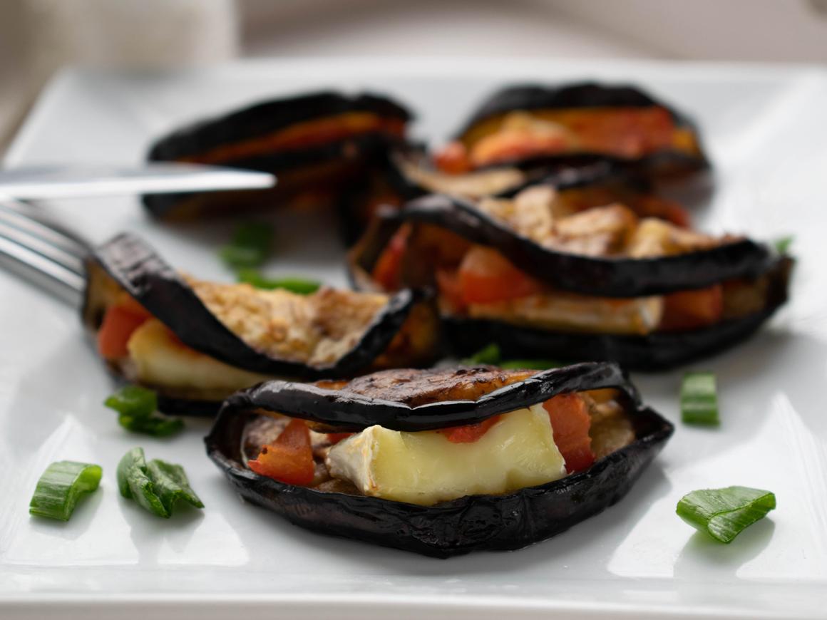 Auberginensnacks mit Tomate und Minze