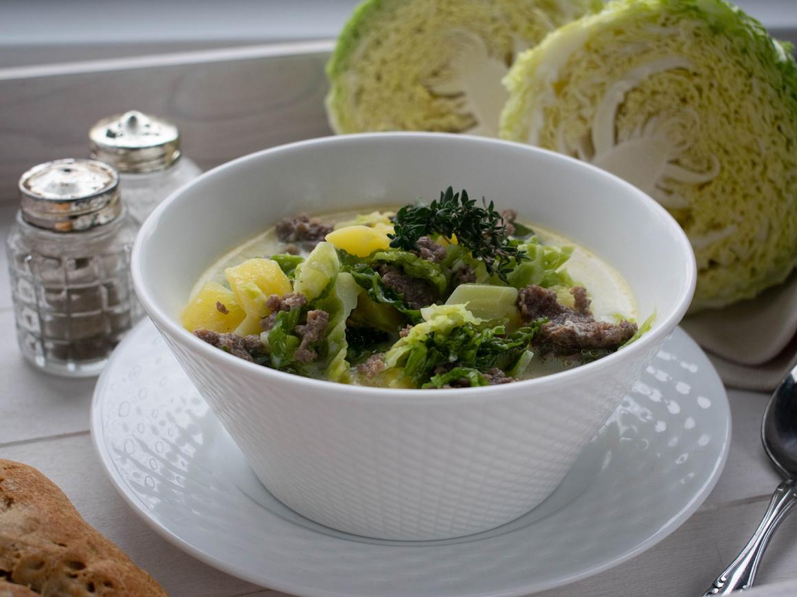 Wirsingsuppe mit Hackfleisch - Rezept