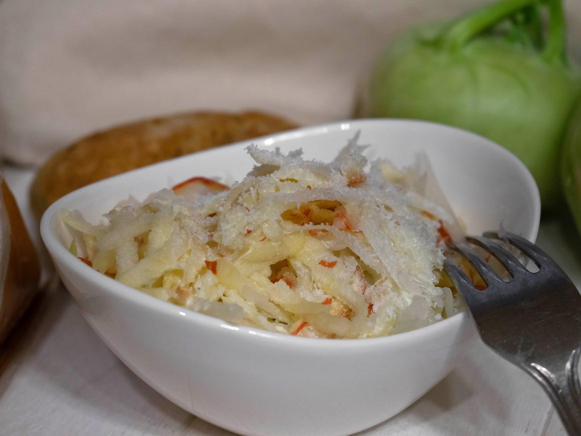 Kohlrabisalat mit Apfel-Kokos