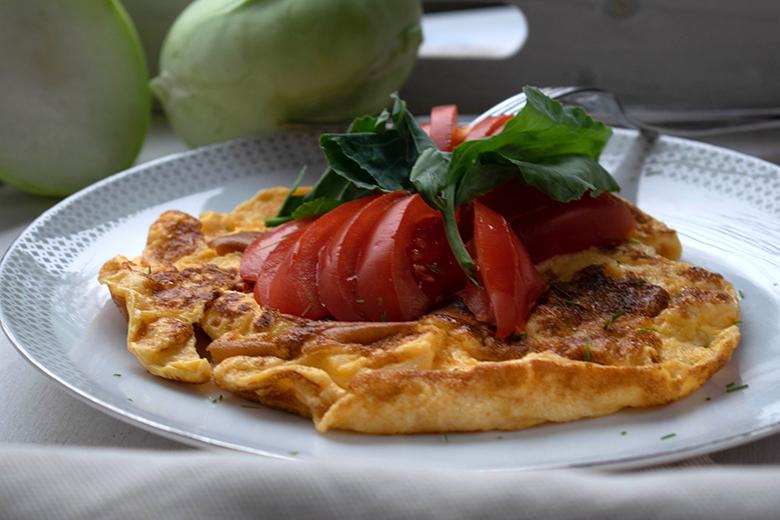 Kohlrabi-Kräuter-Frittata mit Landschinken
