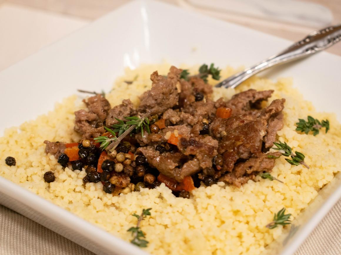 Pfeffer-Hackfleisch mit Zwiebeln