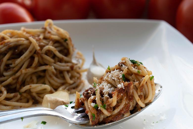 Tomatenpesto mit Paranüssen