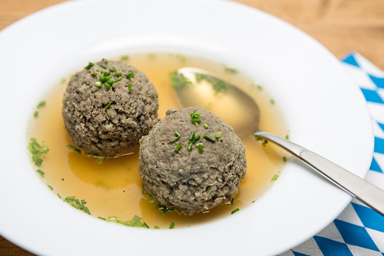 Omas Leberknödelsuppe