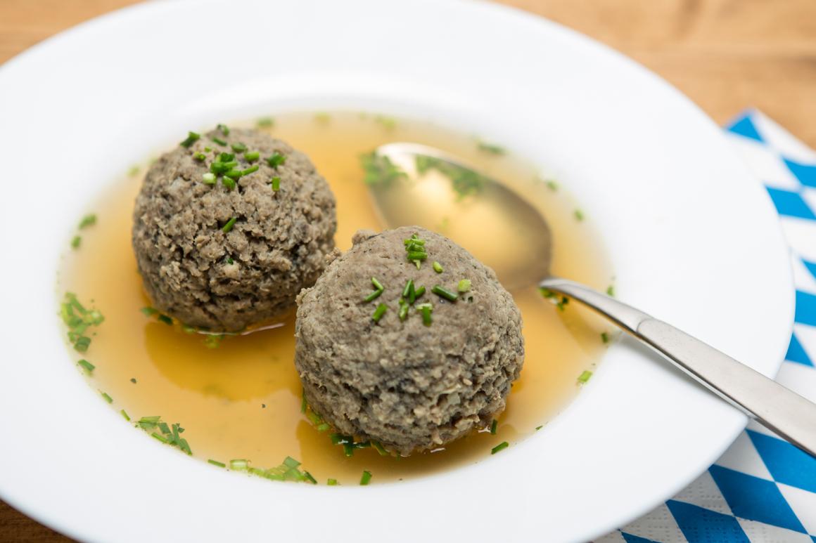 Omas Leberknödelsuppe