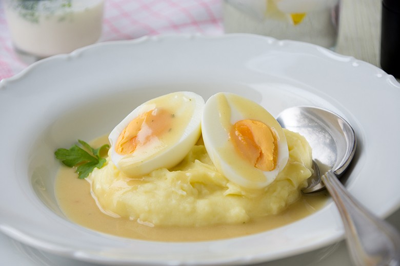 Senfeier mit Kartoffeln