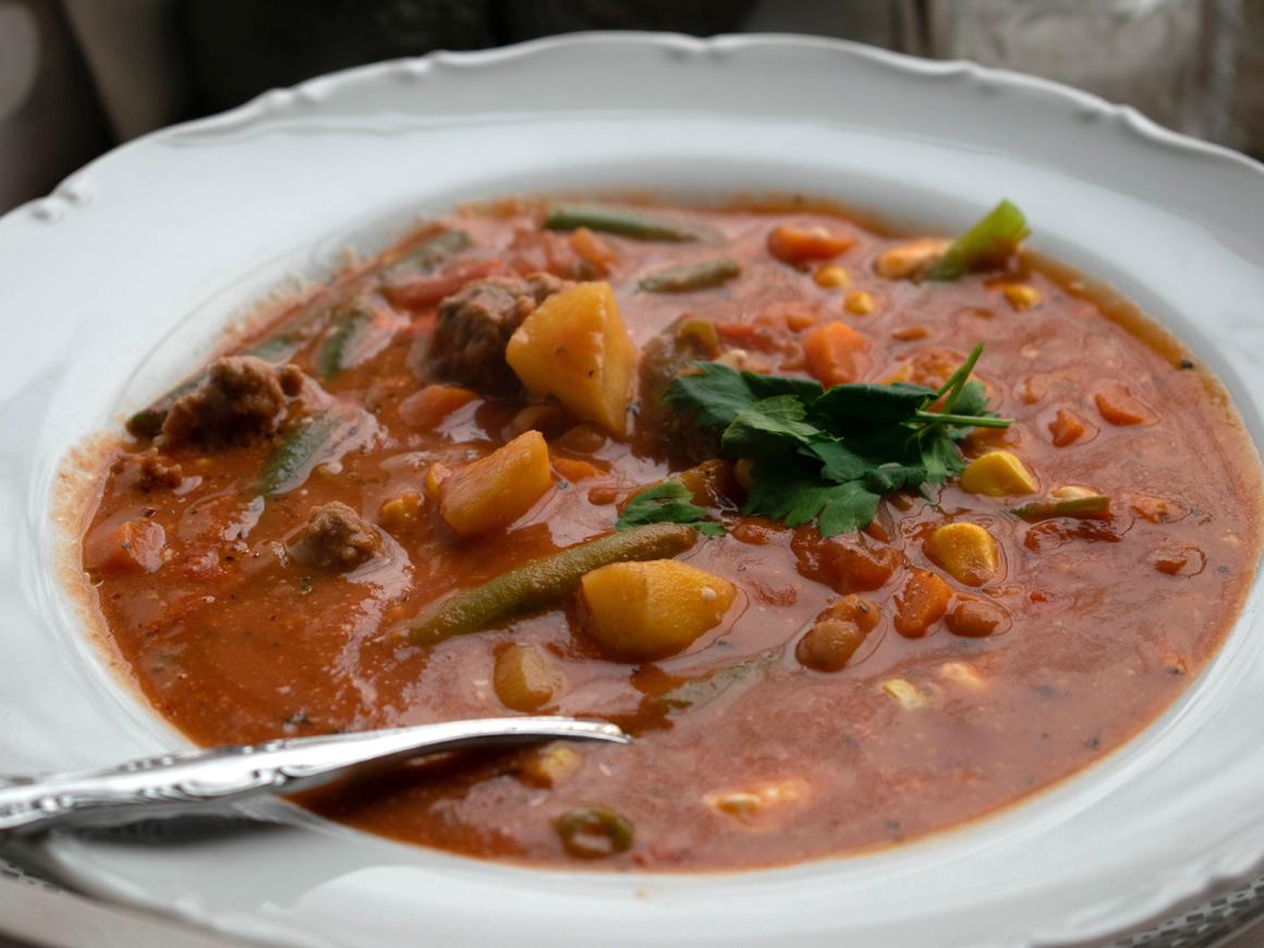 Bohnensuppe mit Fleischklößchen