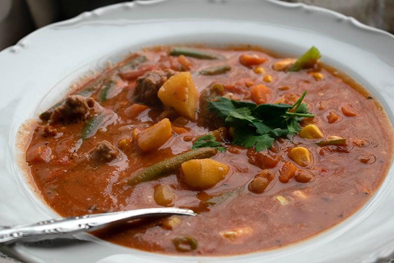 Bohnensuppe mit Fleischklößchen