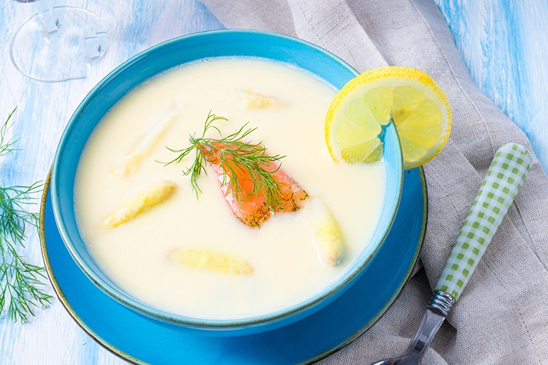 Spargelcremesuppe mit Lachs