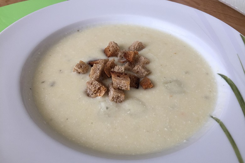 Weiße Spargelcremesuppe