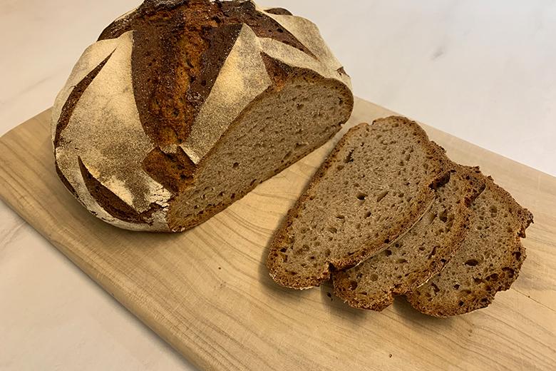 Knuspriges Roggenmischbrot mit Sauerteig