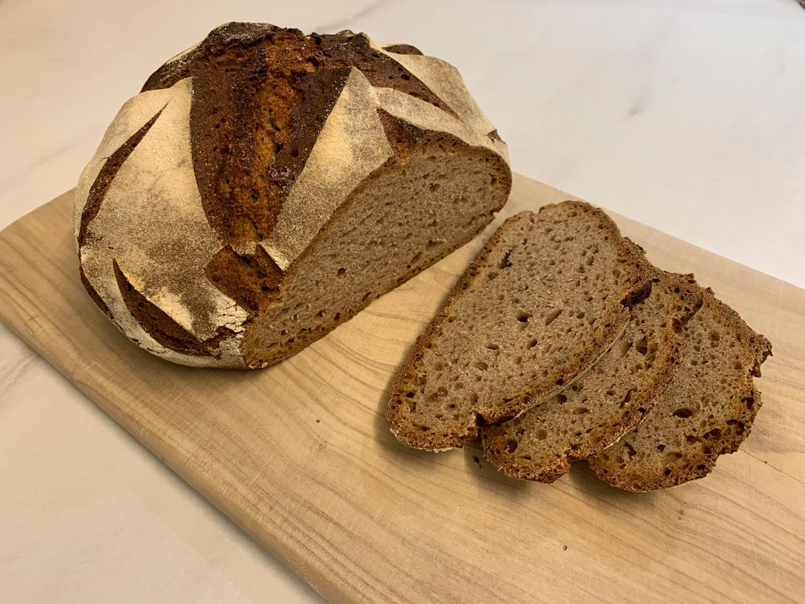 Knuspriges Roggenmischbrot mit Sauerteig