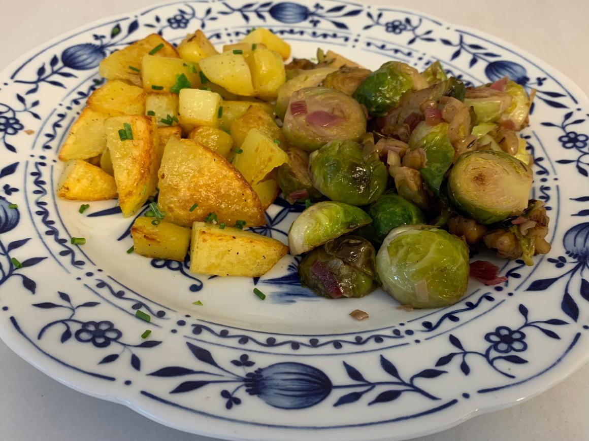Gebratener Rosenkohl mit Walnüssen und Thymian