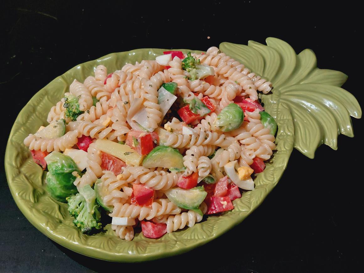 Bunter Nudelsalat mit Rosenkohl