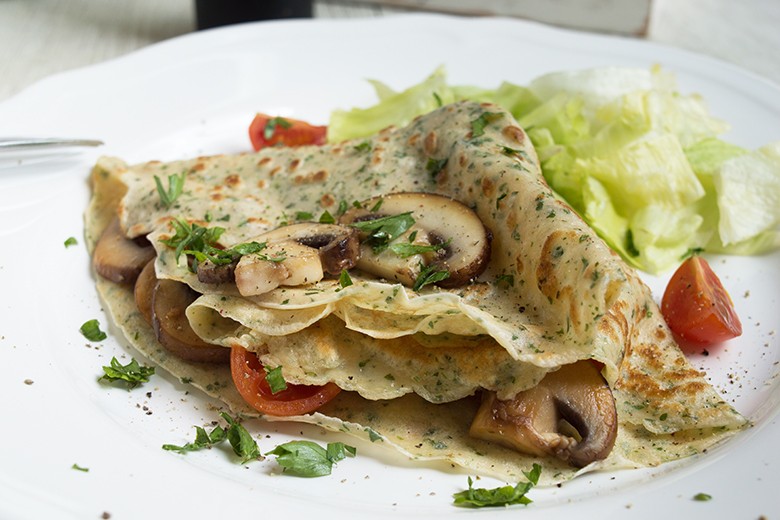 Pfannkuchen mit Käse und Speck