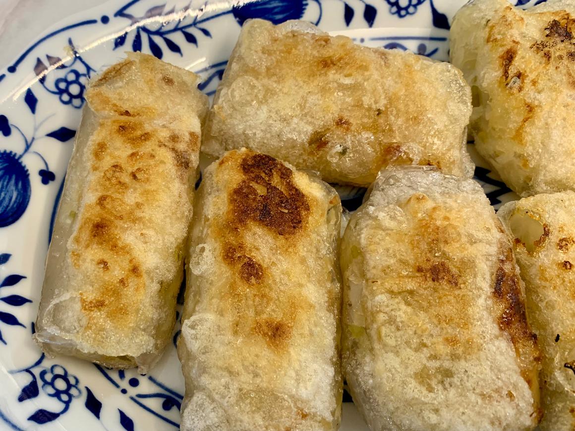 Dumplings aus Reispapier mit Krautfüllung