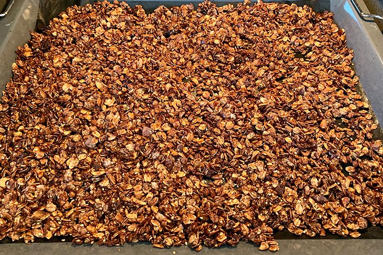 Granola mit Kakao & Nüssen