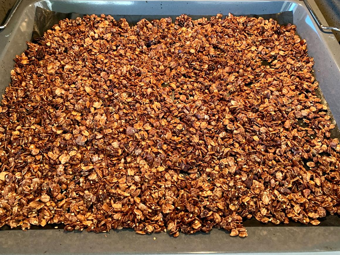 Granola mit Kakao & Nüssen