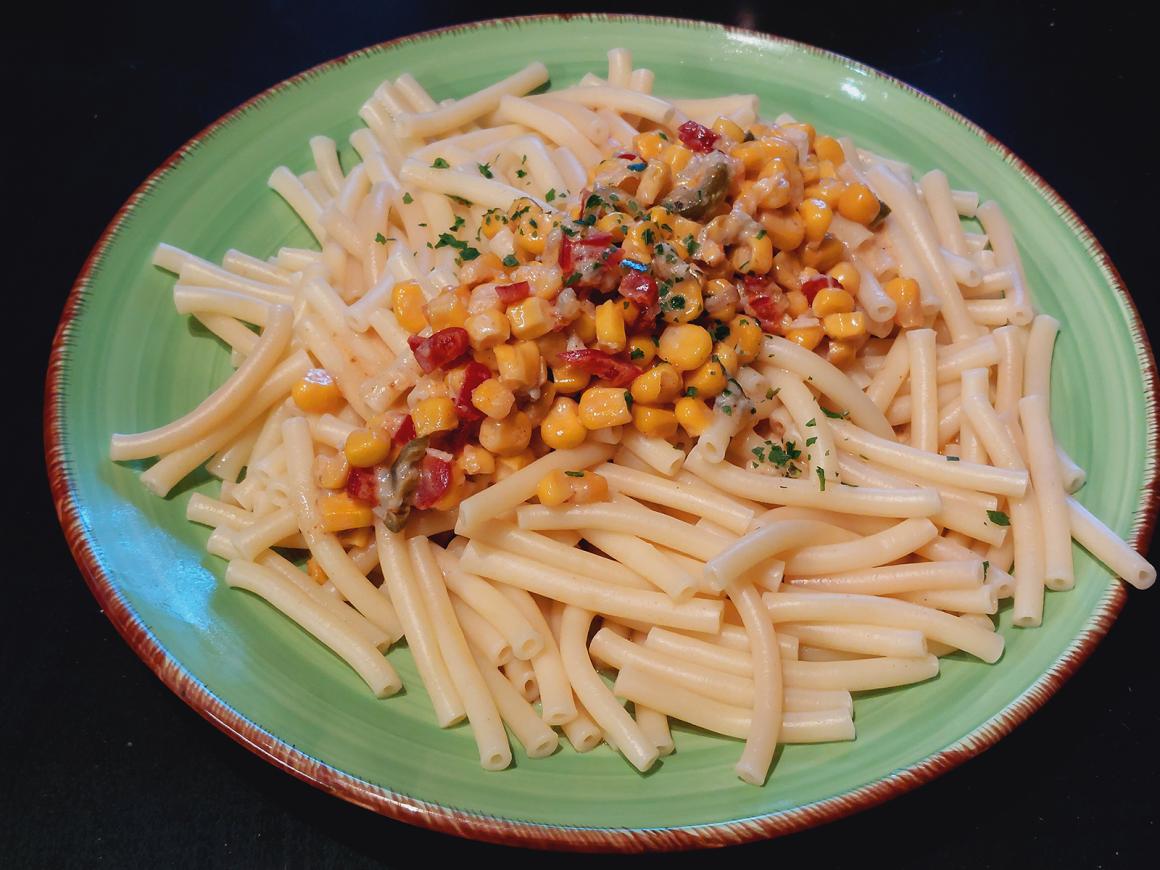 Makkaroni mit mexikanischer Käse-Mais-Soße