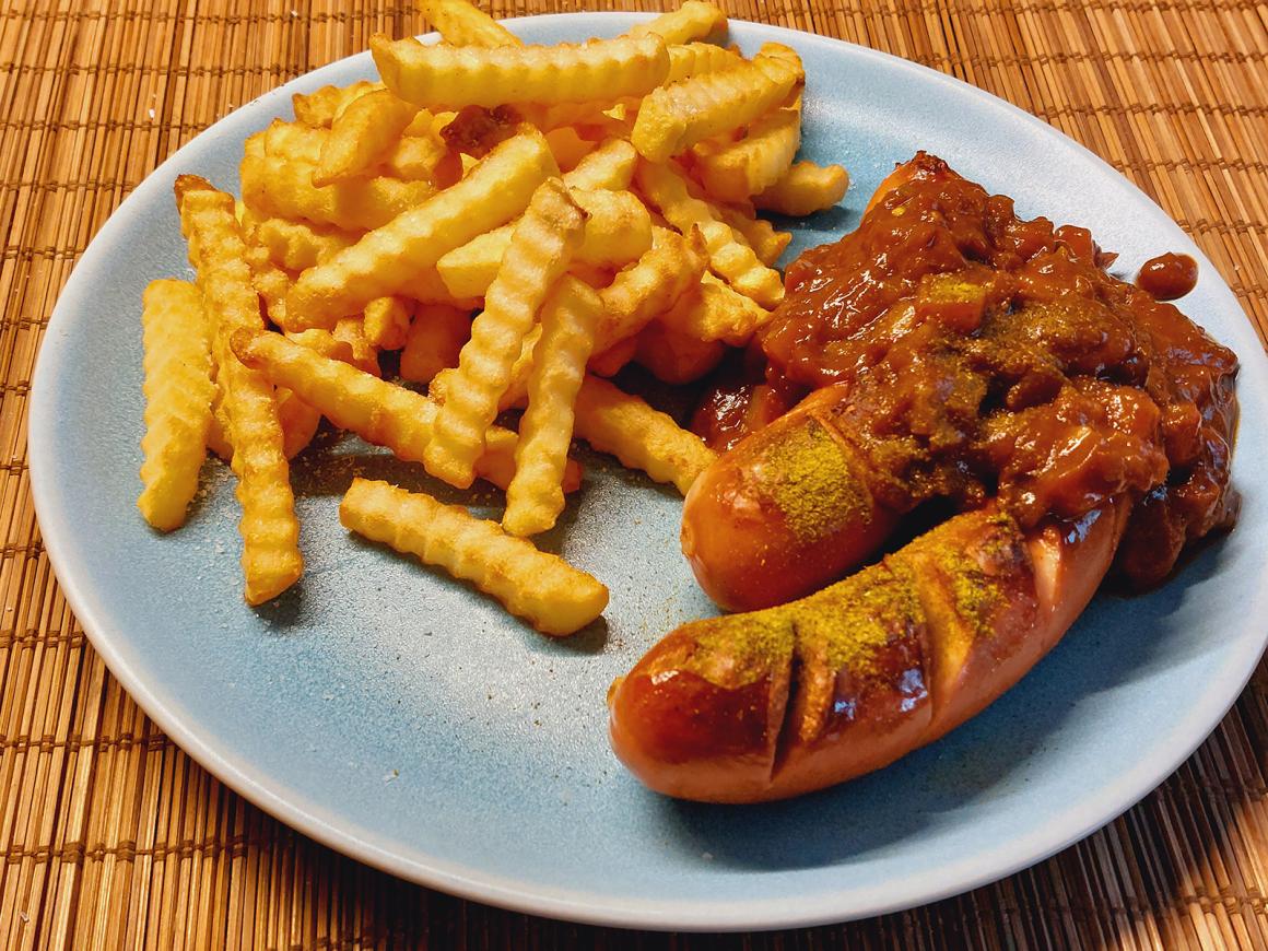 Currywurst in Ananas-Salsa