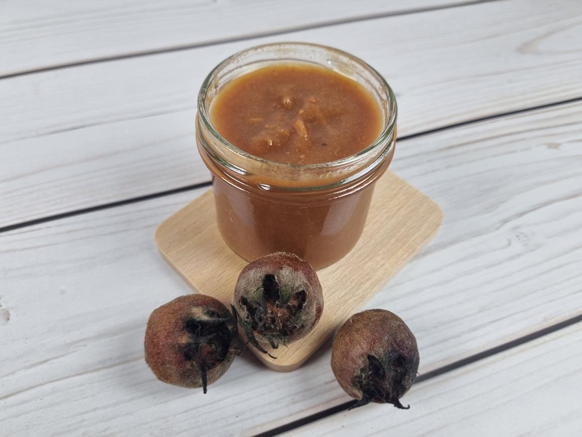 Selbstgemachtes Mispelmus