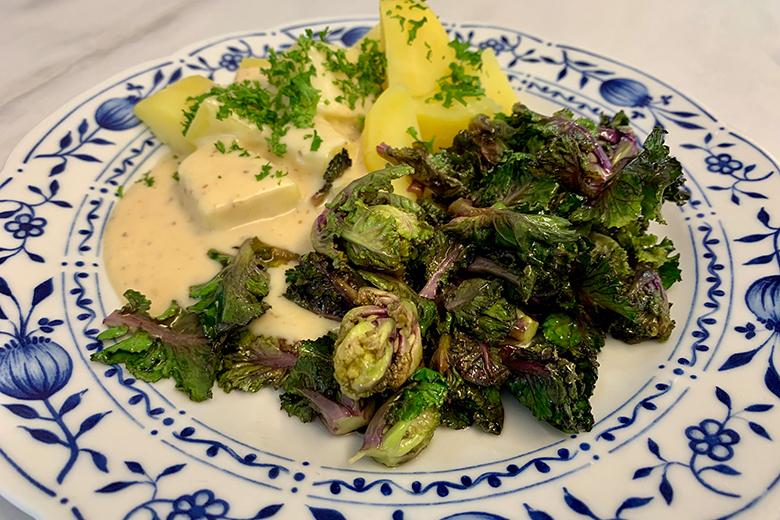 Flower Sprouts mit Salzkartoffeln und Senfsoße