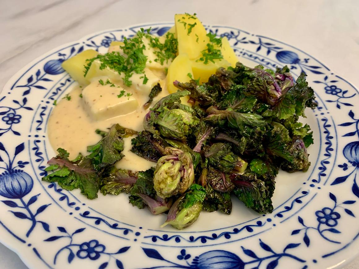 Flower Sprouts mit Salzkartoffeln und Senfsoße