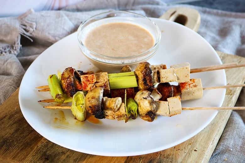 Tofuspieße mit Erdnussbutter-Sauce