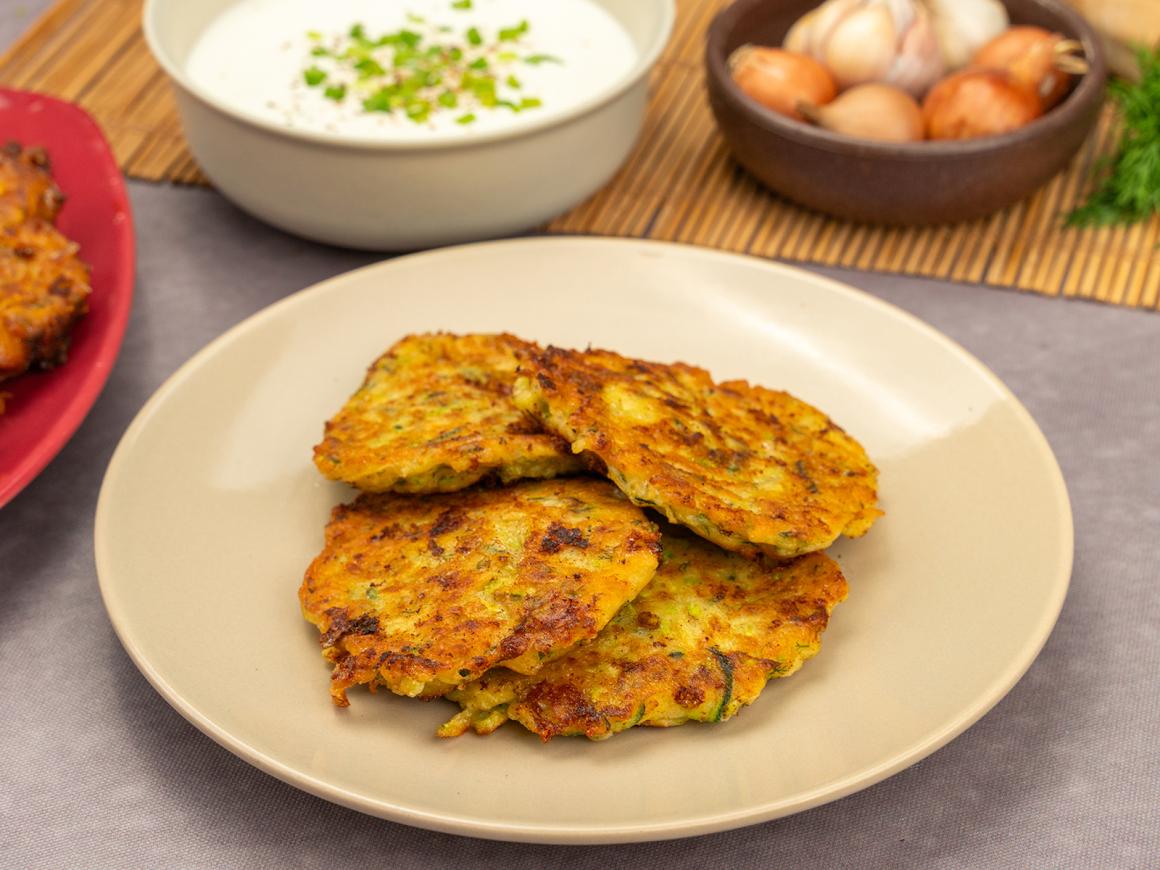 Zucchinipuffer mit Feta