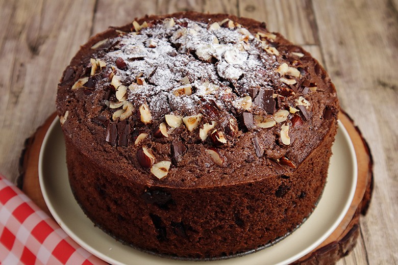 Rotweinkuchen mit Nüssen
