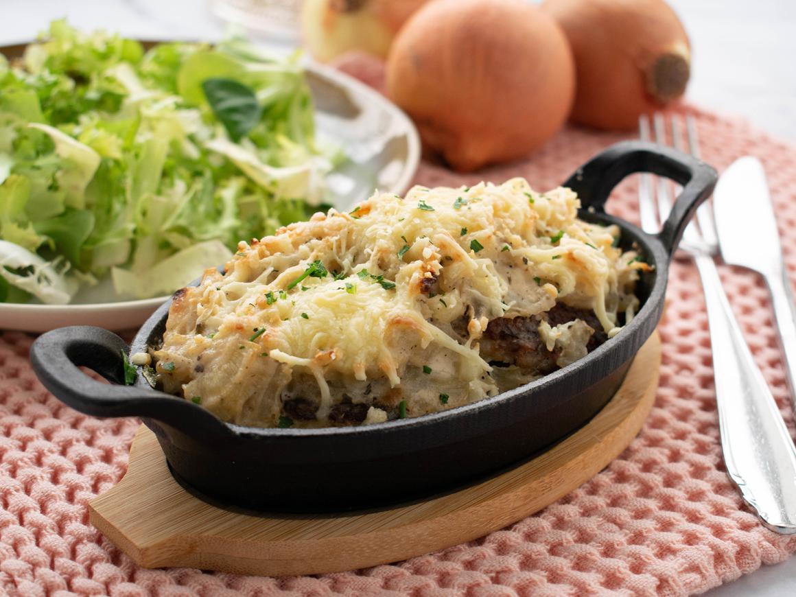 Ofenfrikadellen in Zwiebelrahm - Rezept