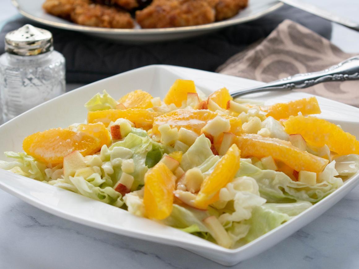 Eisbergsalat mit Obst