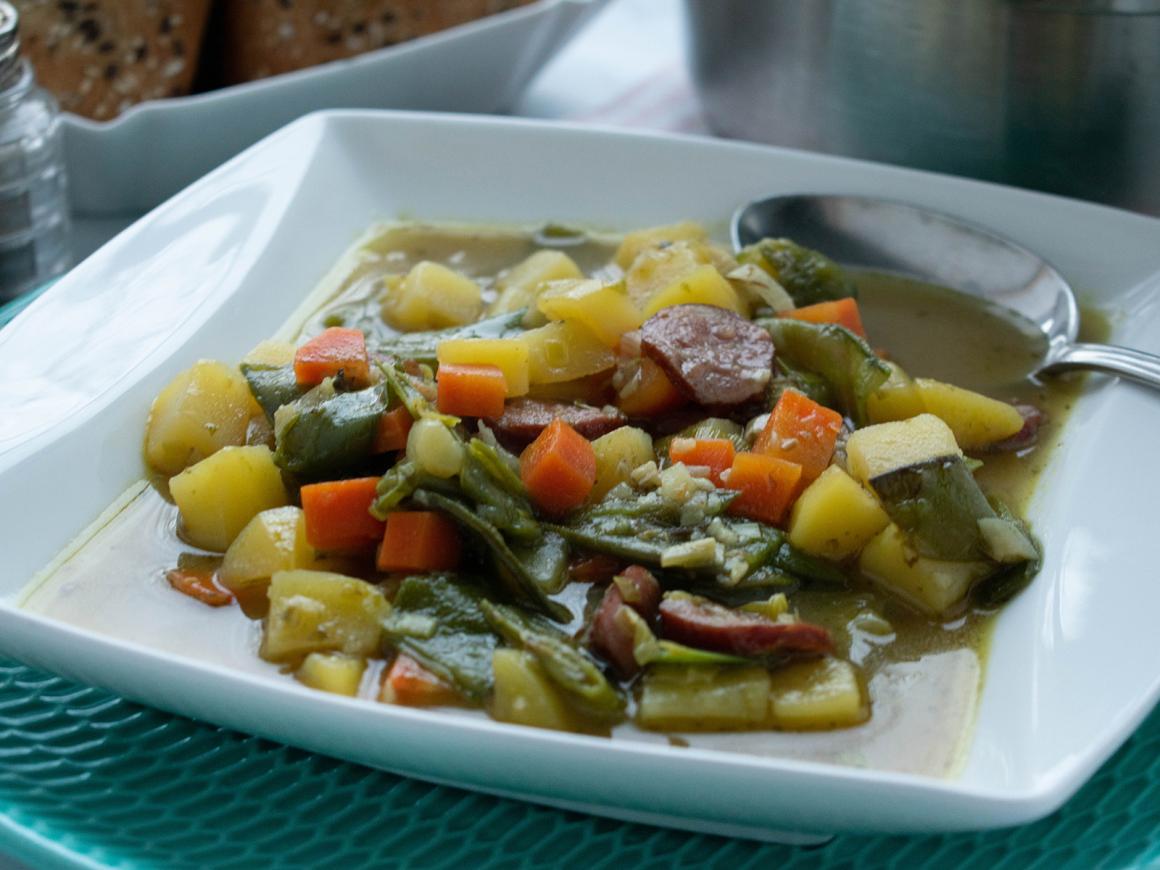Gemüsesuppe mit Kartoffeln