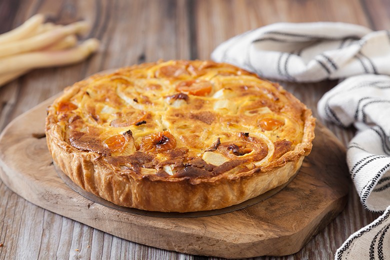 Blätterteig-Quiche mit Spargel und Tomaten