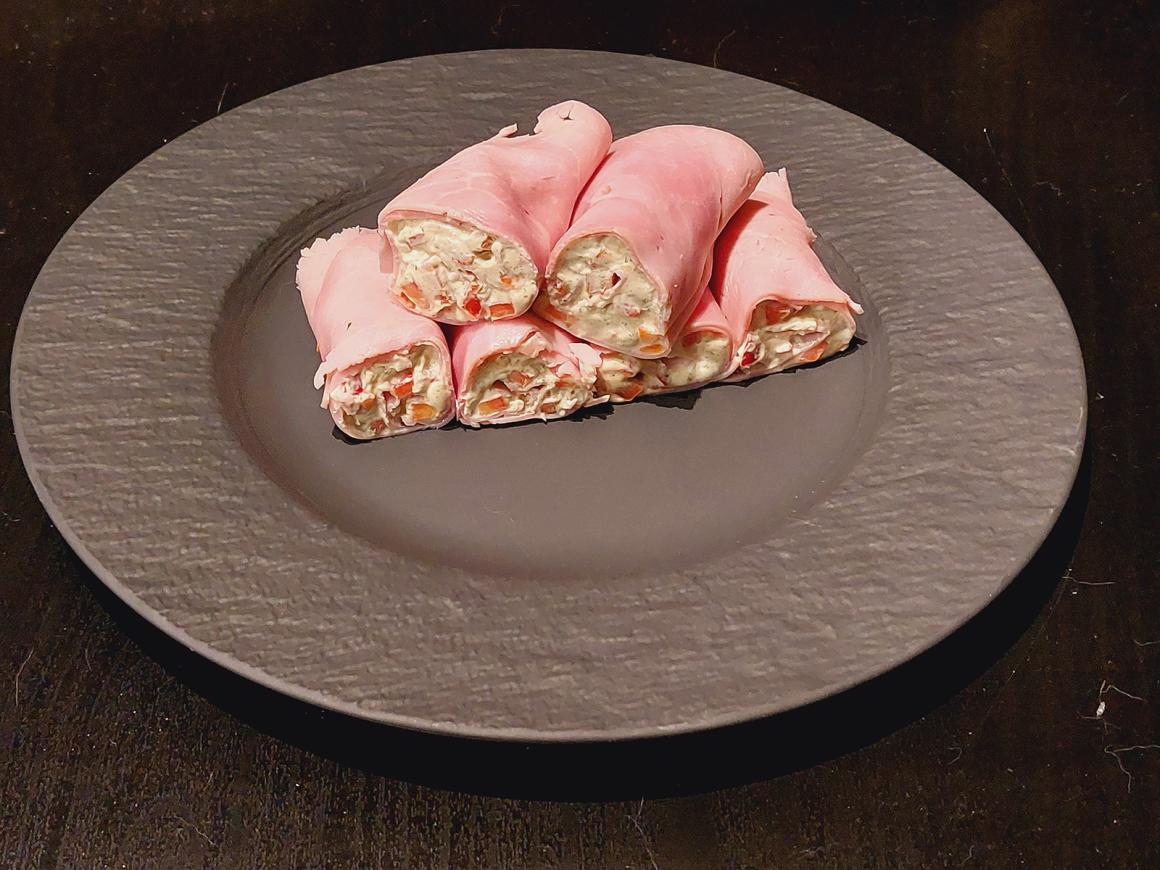 Schinkenröllchen mit Paprika-Käsecreme