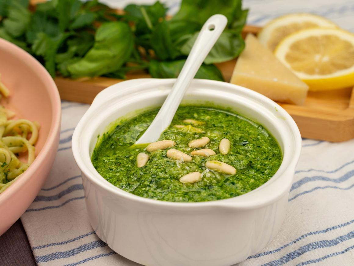 Grünes Pesto