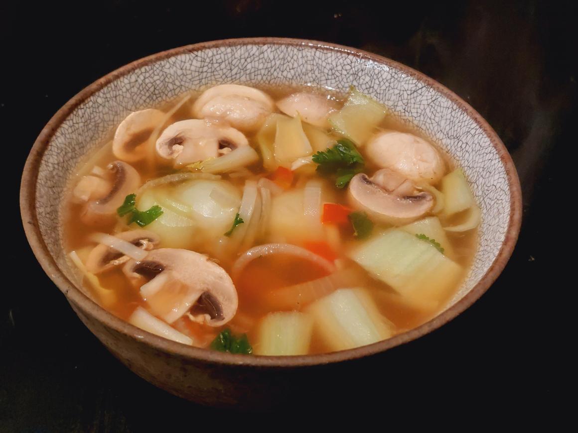 Asiatische Champignonsuppe