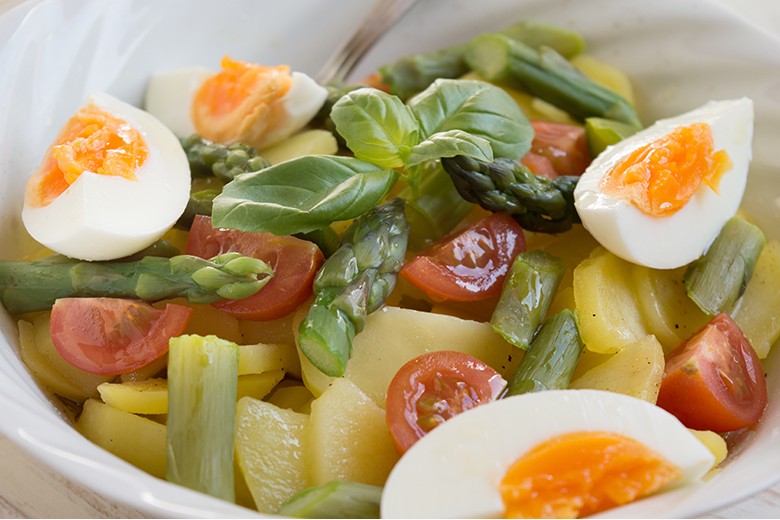 Bunter Kartoffelsalat mit Spargel