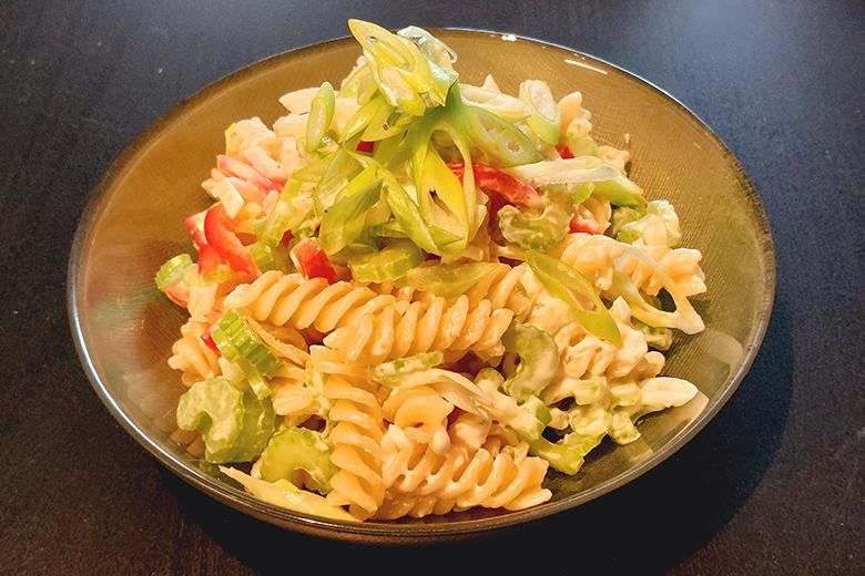 Nudelsalat mit Staudensellerie