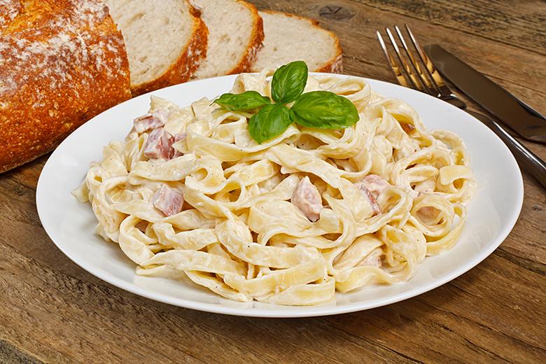 Aromatische Schinken-Pappardelle