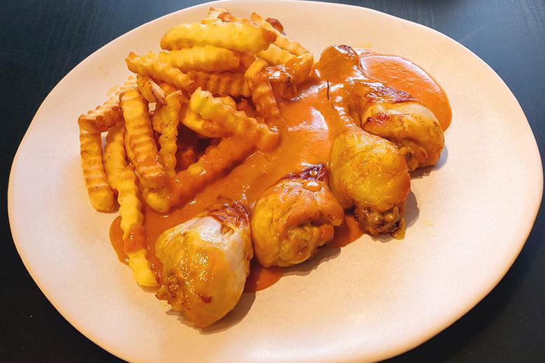 Drumsticks mit Erdnusssoße