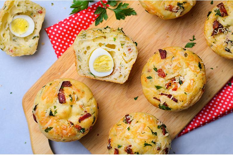 Herzhafte Muffins mit Wachtelei