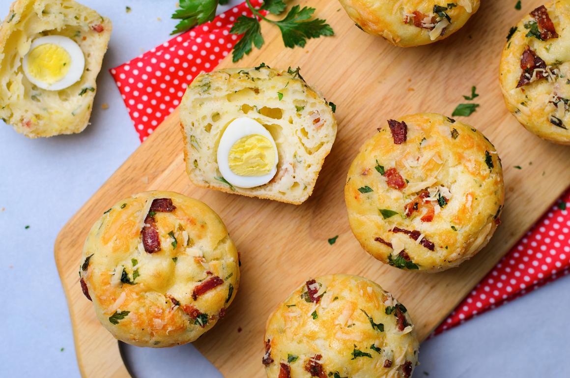 Herzhafte Muffins mit Wachtelei