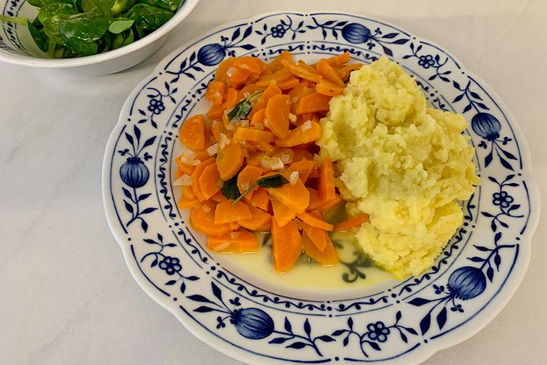 Karotten in Salbeibutter