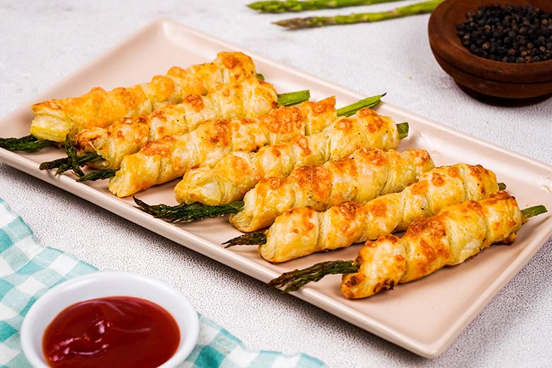 Grüner Spargel aus der Pfanne