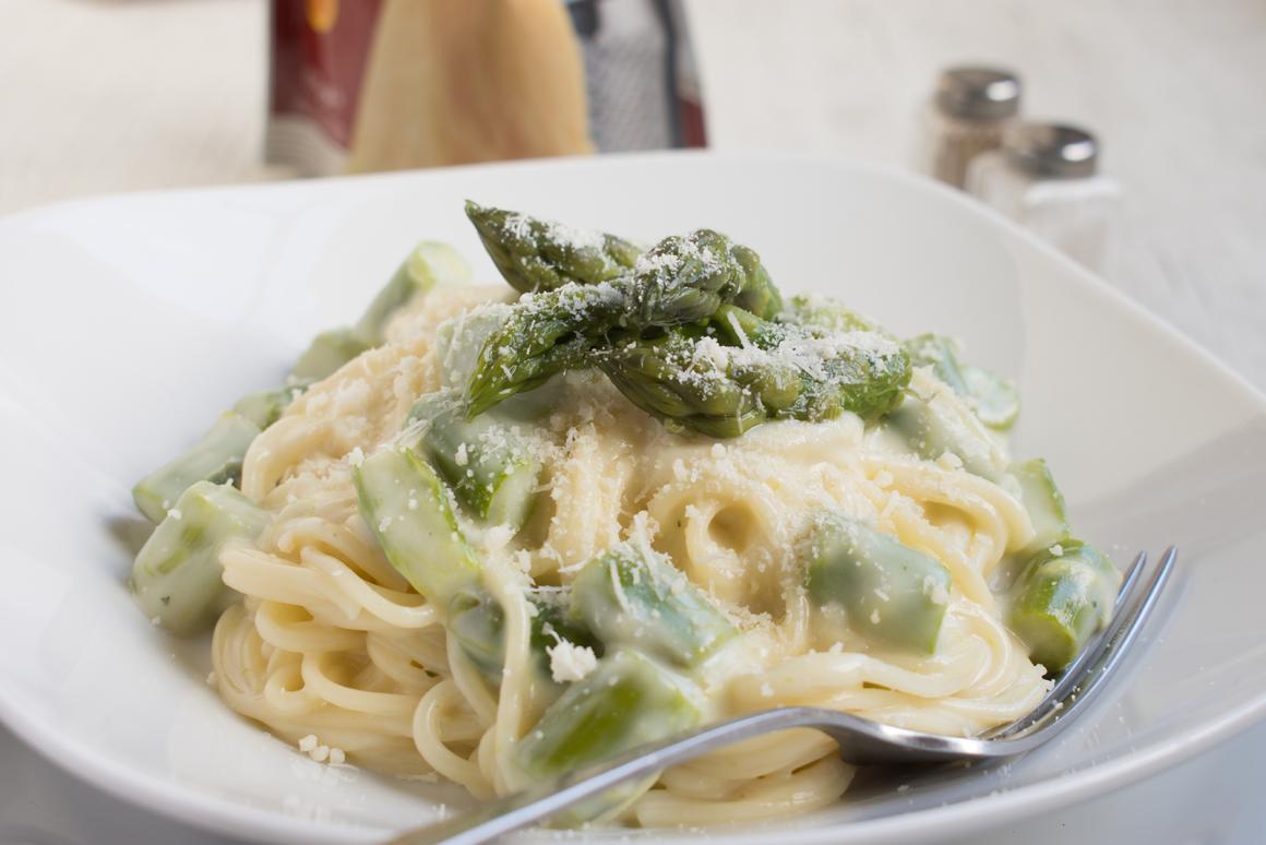 Spaghetti mit grünem Spargel