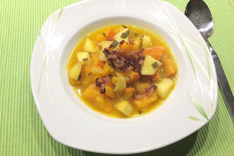 Kürbissuppe mit Apfel