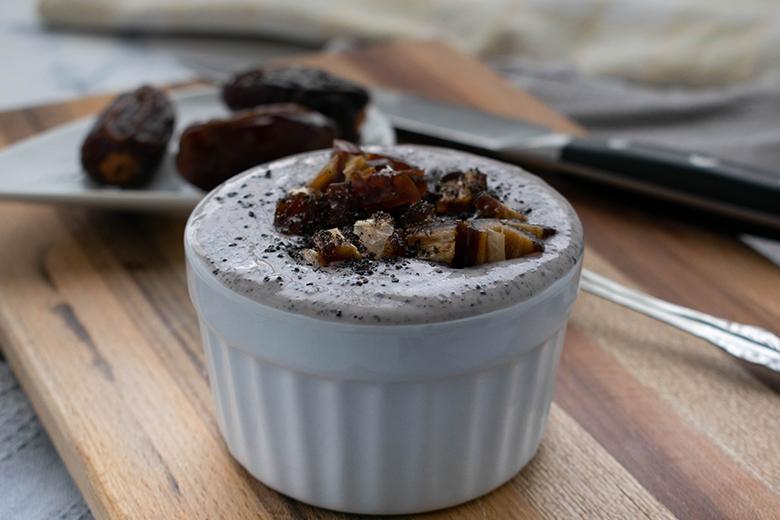 Rohkost Dattel-Mohn-Joghurt