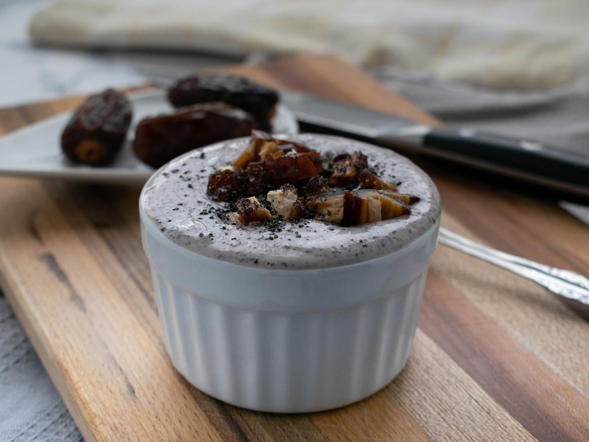 Rohkost Dattel-Mohn-Joghurt