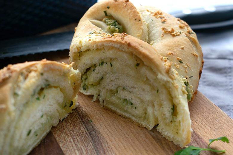 Gefülltes Kräuterbrot