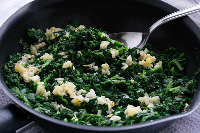 Gebratener Knoblauch-Mangold